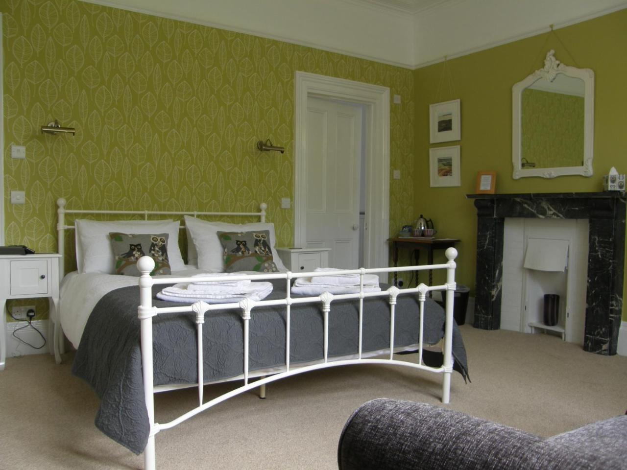 The Old Vicarage B & B Μπάρνστεϊπλ Εξωτερικό φωτογραφία